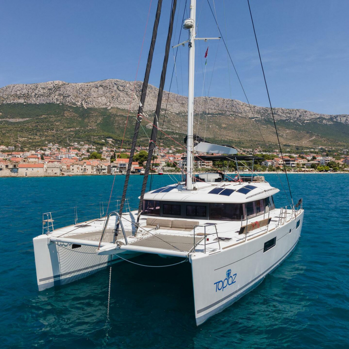 Amber | Lagoon 560 photo 9