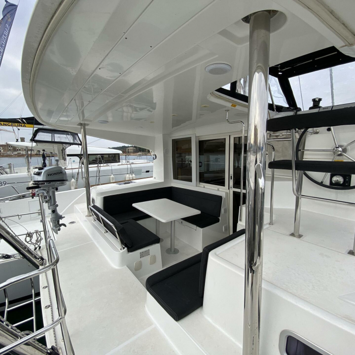 Nirvana | Lagoon 39 photo 5