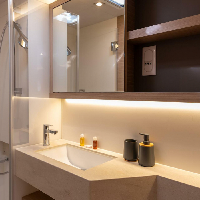 Lavina | Lagoon 51 photo 27