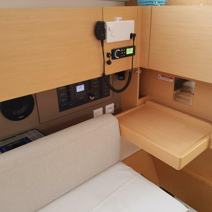 Kolibri | Oceanis 35.1 photo 6