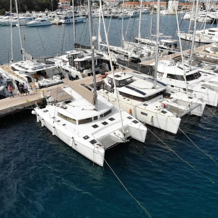 Happiness | Lagoon 421 photo 8