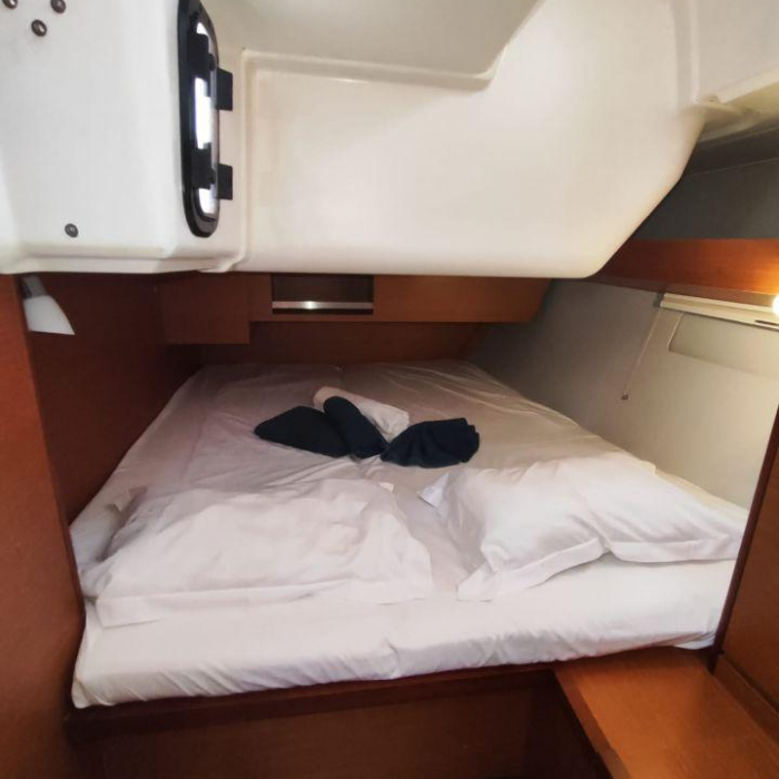 Besra | Dufour 430 GL photo 7