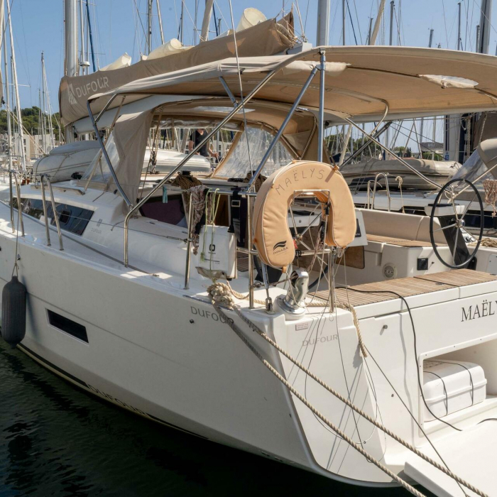 MAËLYS_DB | Dufour 430 GL photo 3