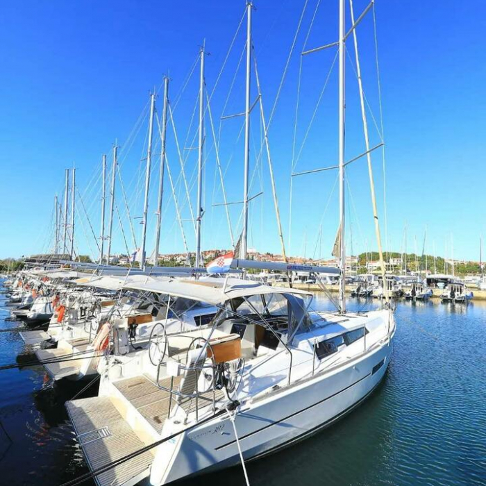 Economy | Dufour 382 GL photo 10