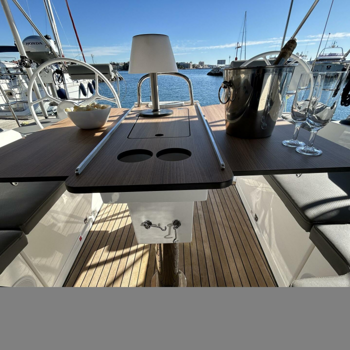 Asterix | Bavaria C38 photo 3