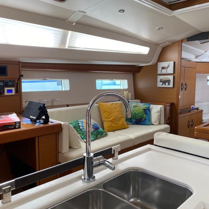 Katrina | Jeanneau 51 photo 2