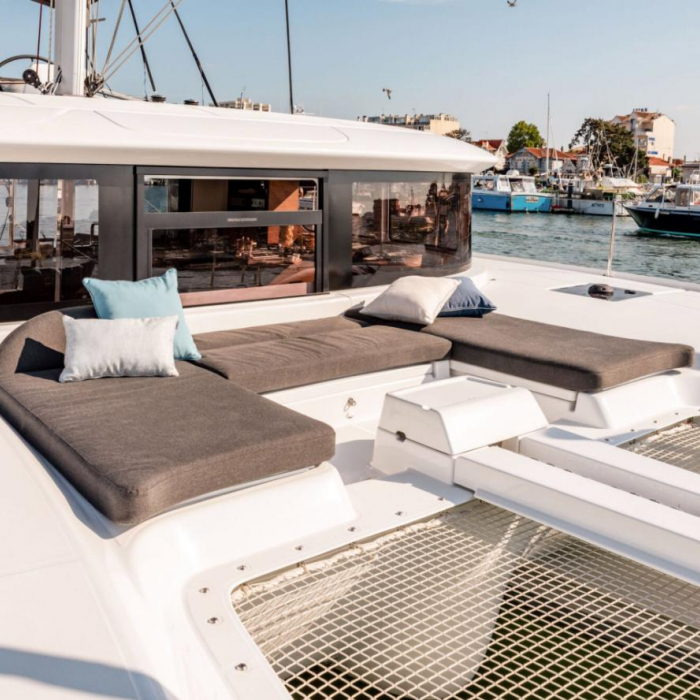 Overseas | Lagoon 46 Flybridge photo 2