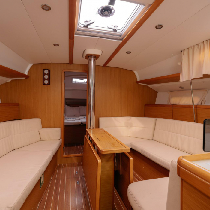 Winter Breeze | Sun Odyssey 42i photo 5