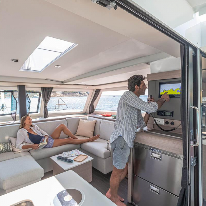 Monkey Puppy | Fountaine Pajot Isla 40 photo 12