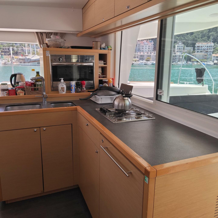 Santi | Lagoon 400 photo 27