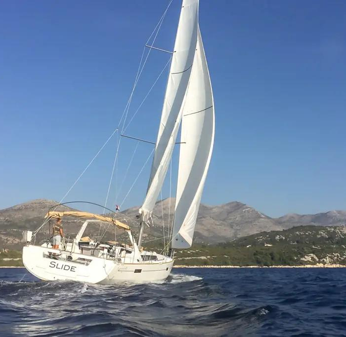 Slide | Oceanis 45 photo 1