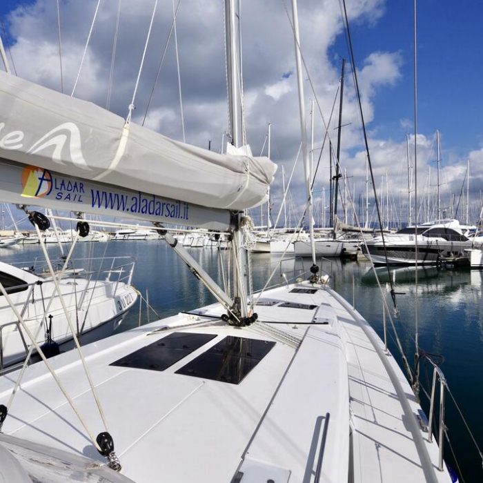 Bea - Water maker, Solar Panel | Hanse 458 photo 4