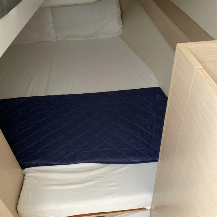 Carina | Oceanis 30.1 photo 9