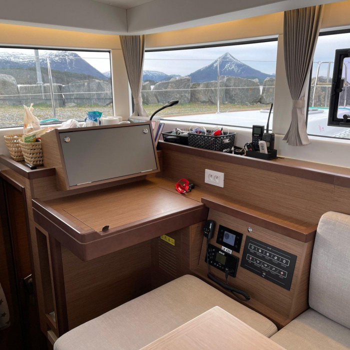 Arctic Charm | Lagoon 40 photo 16