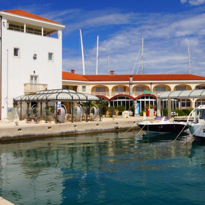 Blizzard | Bavaria Cruiser 46 photo 18