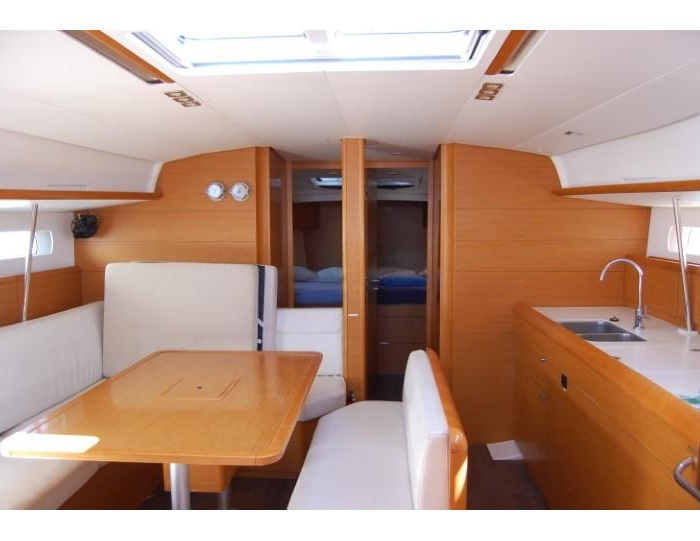 Alboran Champagne (Radazul) | Sun Odyssey 519 photo 4