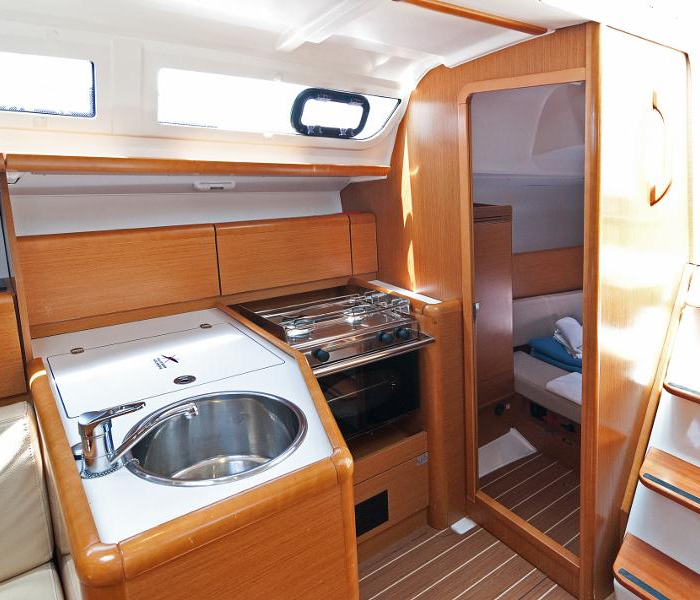 Buena Suerte | Sun Odyssey 33i photo 12