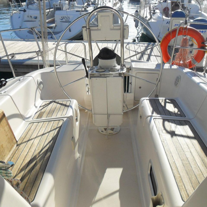 Zara | Elan 333 photo 7