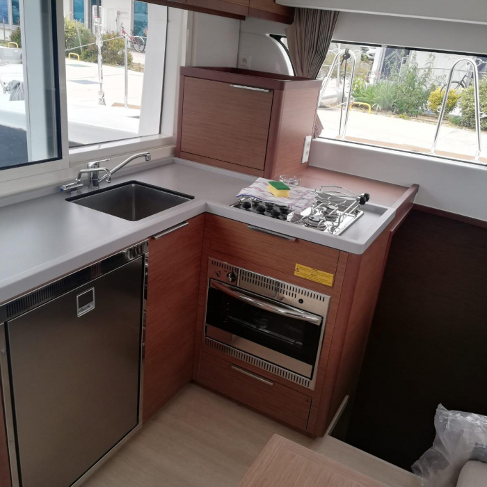 Adriana | Lagoon 40 photo 17