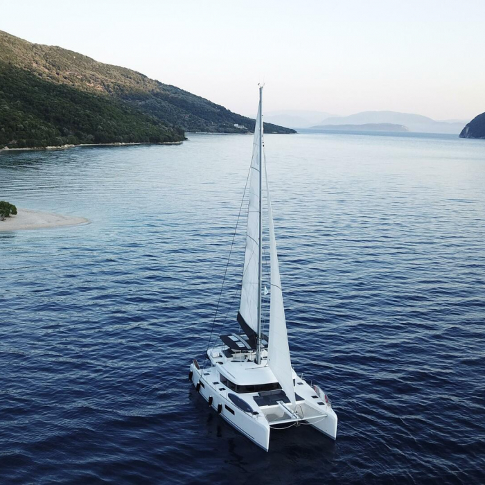 Blue Velvet | Lagoon 52 photo 9