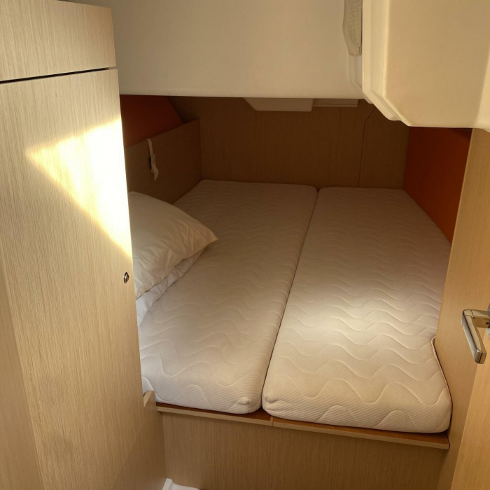 Lampo | Oceanis 38.1 photo 13