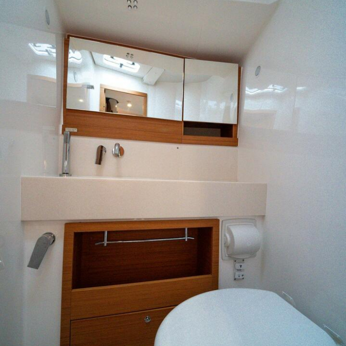 Gusto 7 | Dufour 470 photo 2