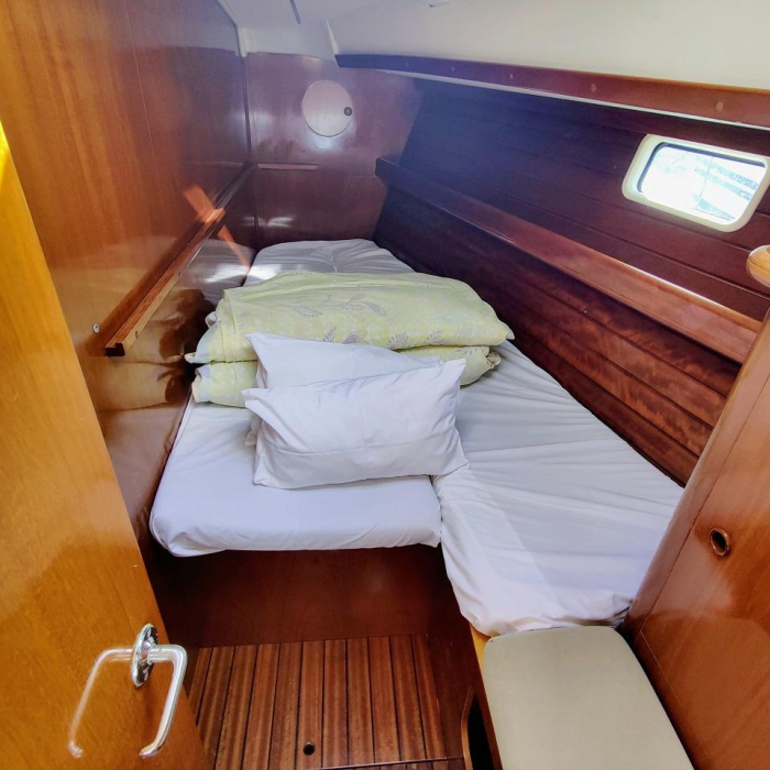 Rose Runner | Oceanis Clipper 461 photo 11