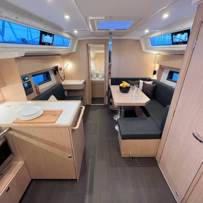 Mala Hana | Bavaria C38 photo 21