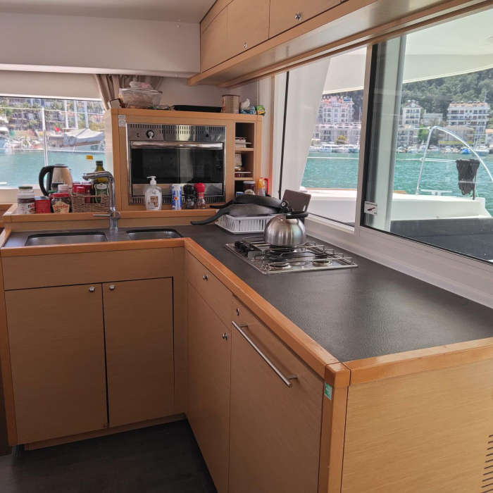 Santi | Lagoon 400 photo 5