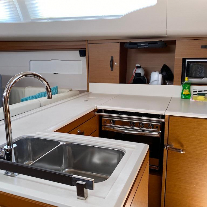 Katrina | Jeanneau 51 photo 9