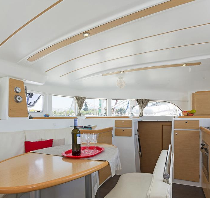 Bellevue | Lagoon 380 photo 6