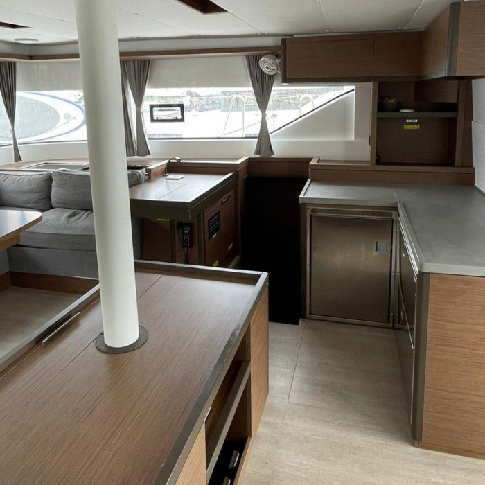 Bottoms up | Lagoon 50 photo 14