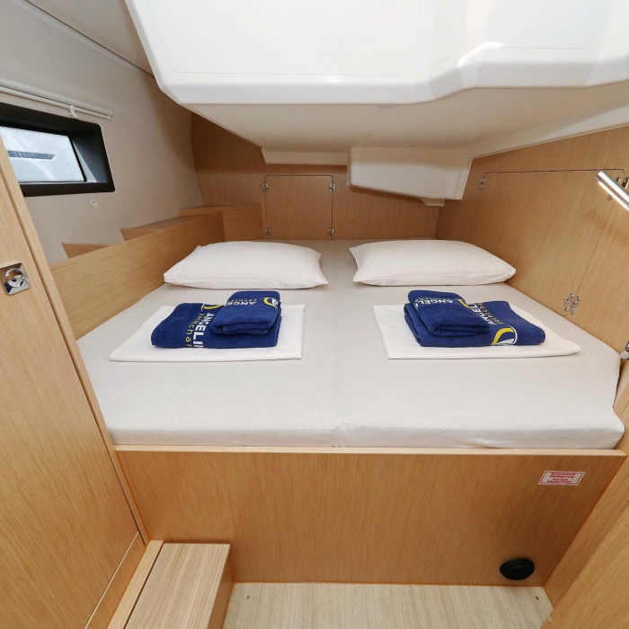 Levente | Bavaria C42 photo 14