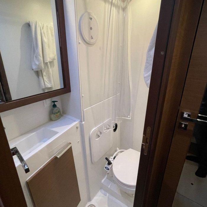 Arctic Charm | Lagoon 40 photo 22