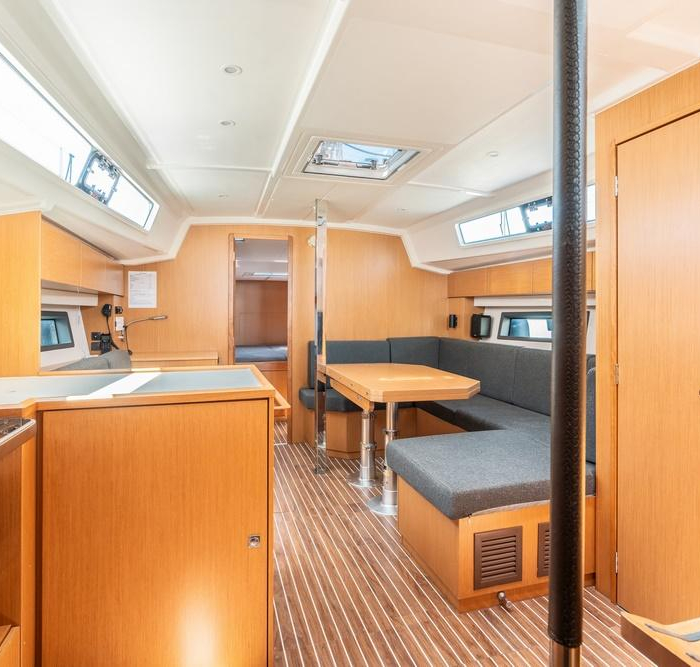 Avra | Bavaria C42 photo 5