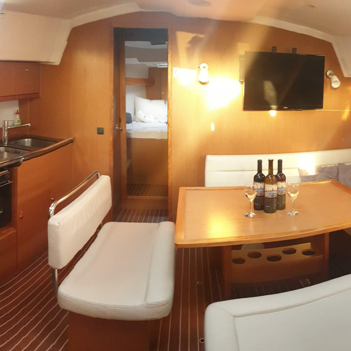 Laura | Bavaria Cruiser 45 photo 7