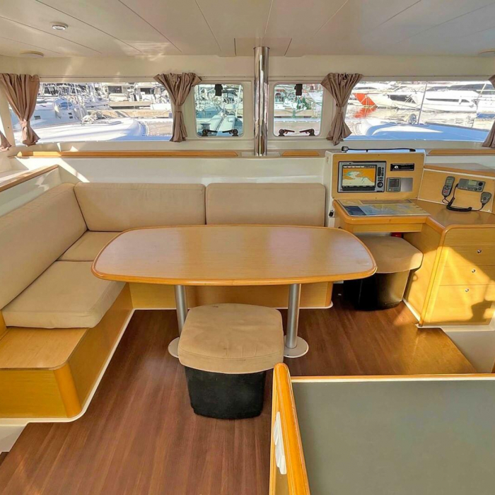 Jazz Point | Lagoon 400 photo 14