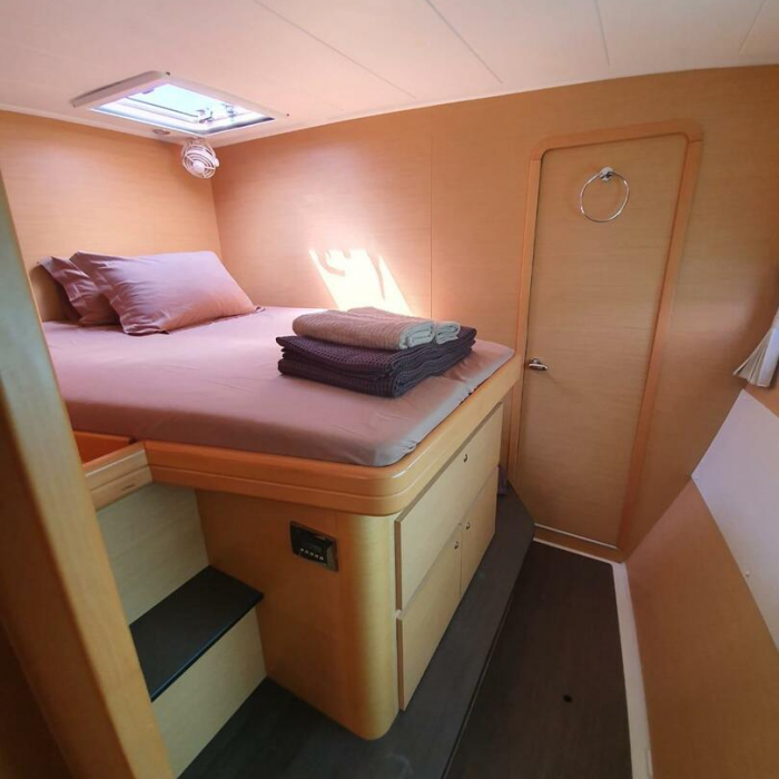 Exit Strategy | Lagoon 420 photo 22