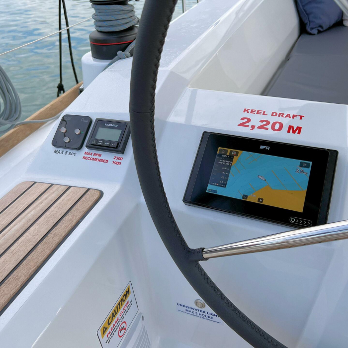 Jana | Oceanis 38.1 photo 9