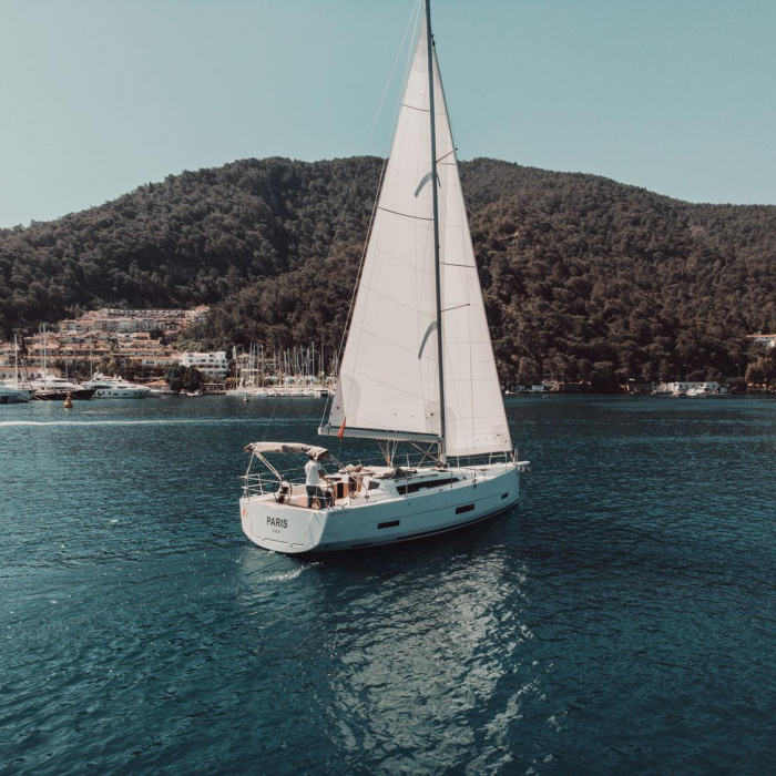 Paris | Dufour 390 photo 16