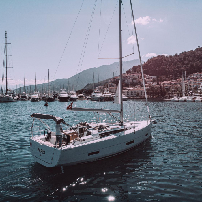 Paris | Dufour 390 photo 11