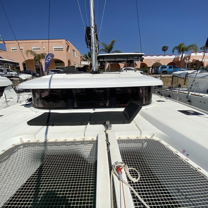 Blue Eyes | Lagoon 42 photo 4