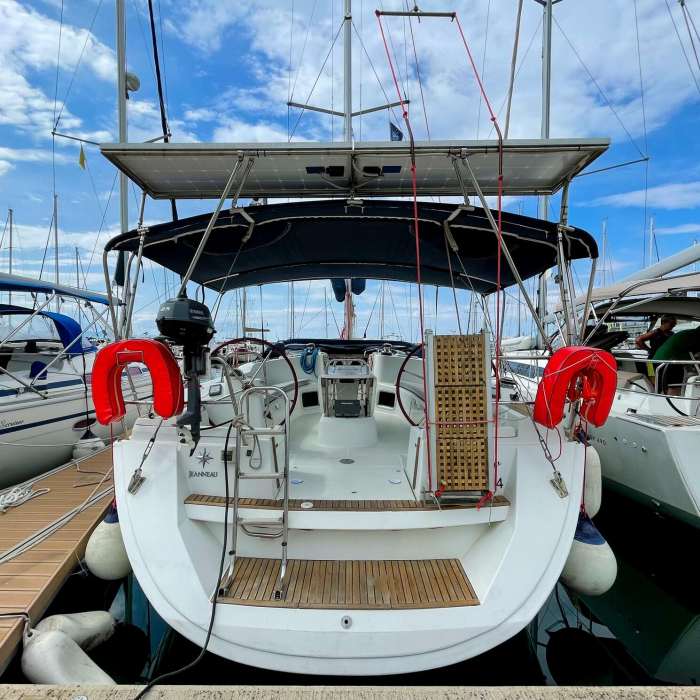 Beethoven ( with Bowthruster ,Solar Panels) | Sun Odyssey 44 i photo 14