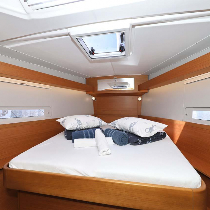 Lucia 1 | Dufour 430 photo 14