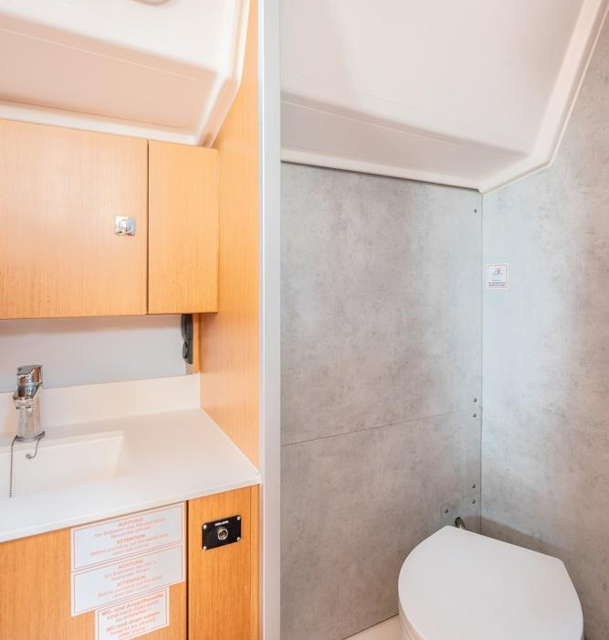 Avra | Bavaria C42 photo 35