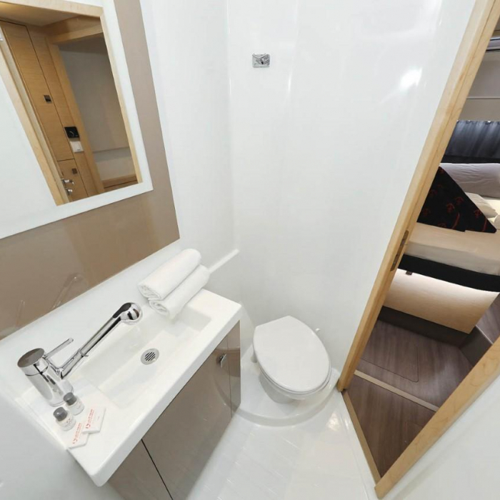 Crazy Diamond | Fountaine Pajot Astrea 42 photo 16
