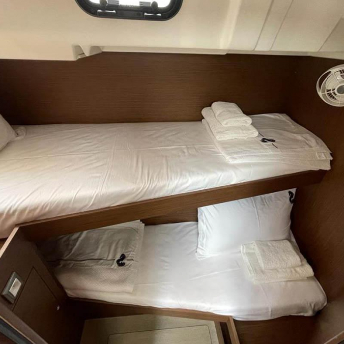 East | Oceanis 51.1 photo 14