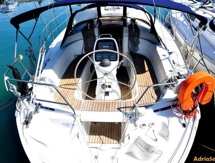 Small AS | Bavaria 33 Cruiser photo 3