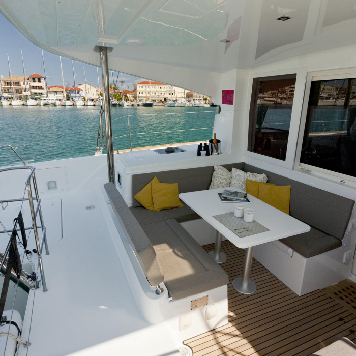 U2 | Lagoon 39 photo 8