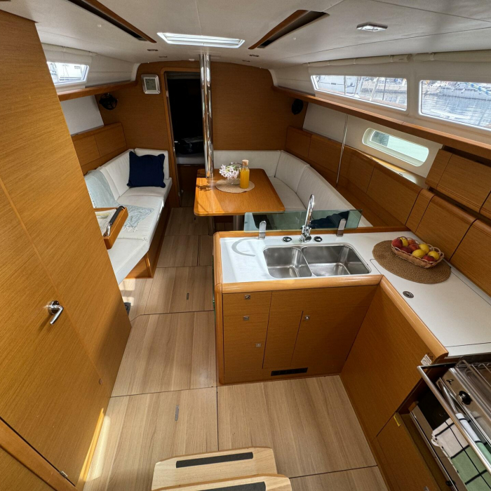 Ace of Spades | Sun Odyssey 389 photo 2